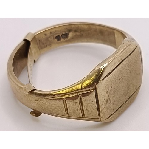 557 - A 9ct gold signet ring, and another, 9.2 g (2)