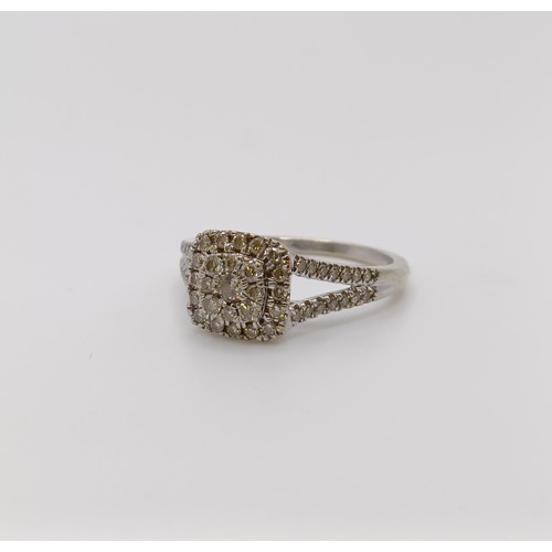 569 - A 9ct gold and diamond cluster ring, ring size N