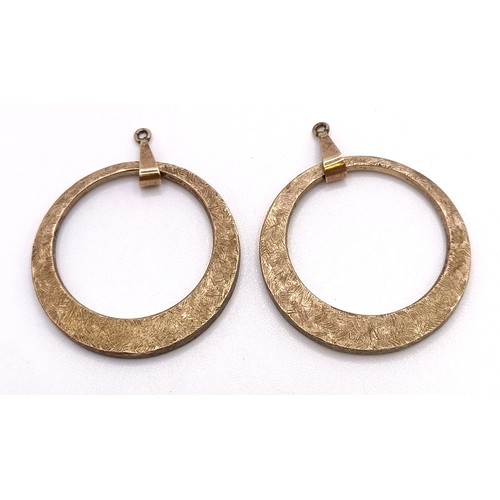 581 - A pair of 9ct gold hoop earrings, a pair of 9ct gold star earrings, a pair of 9ct gold hoop earrings... 