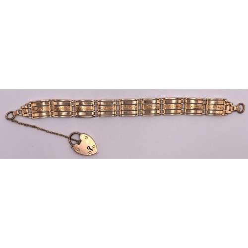 583 - A 15ct gold bracelet, with a heart shaped padlock clasp, 29.1 g