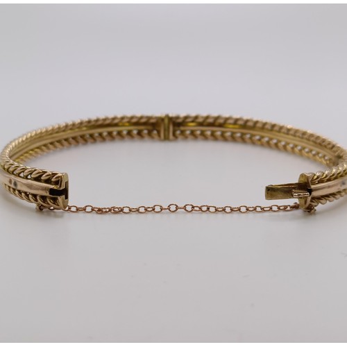 601 - A 15ct gold bangle, 8.7 g