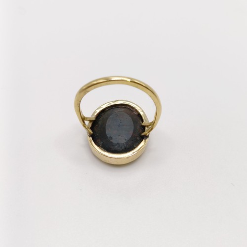 604 - An 18ct gold, diamond and bloodstone intaglio ring, carved a crest, ring size F