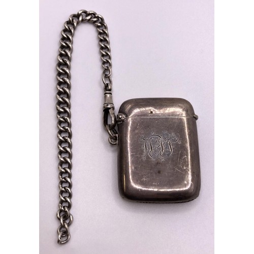 607 - A silver vesta, on a silver chain