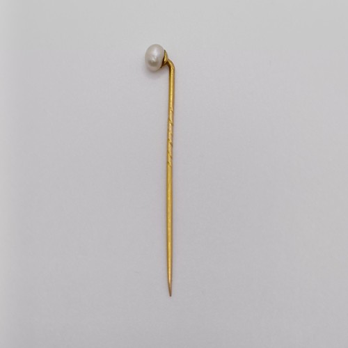 612 - A 9ct gold and diamond stick pin, a bar brooch, and two stick pins (4)