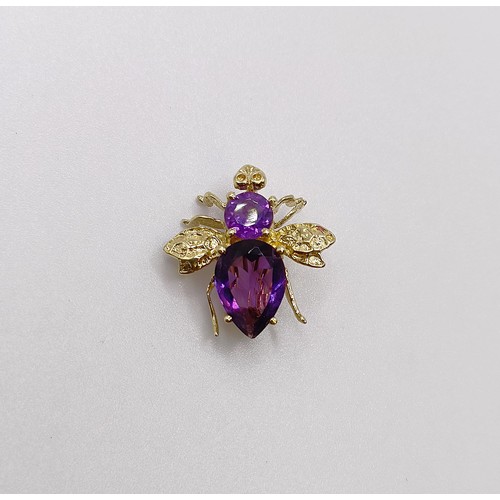 623 - A 14ct gold and amethyst bee brooch