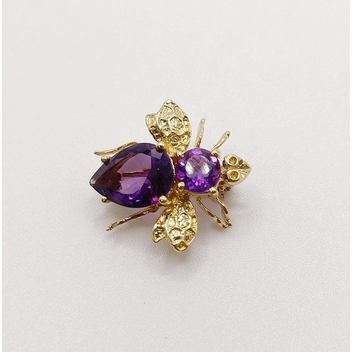 623 - A 14ct gold and amethyst bee brooch