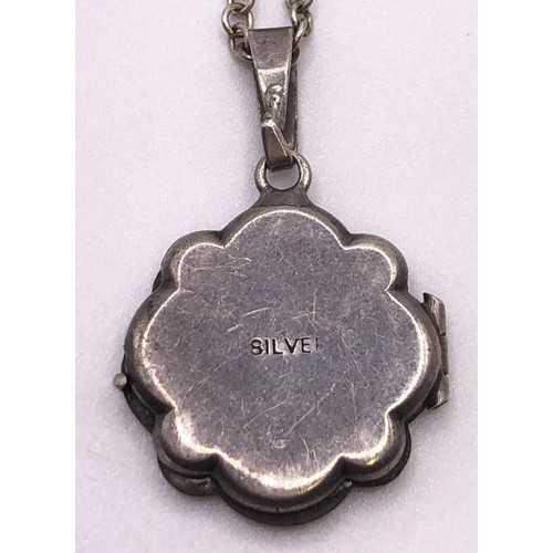 634 - A silver pendant on a chain, and other silver jewellery (4)