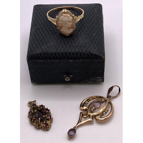 638 - An Art Nouveau style pendant, a cameo ring, a pendant, and a vintage jewellery box (4)