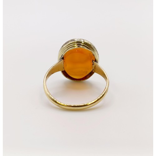 642 - An 18ct gold and carved carnelian ring, decorated a portrait, ring size G