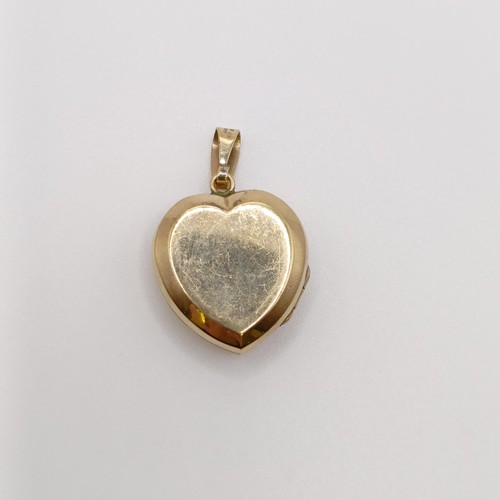 649 - A 9ct gold heart shaped locket, 5.6 g all in