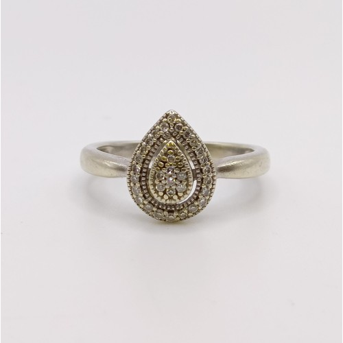 655 - A 9ct gold and diamond cluster ring, ring size J