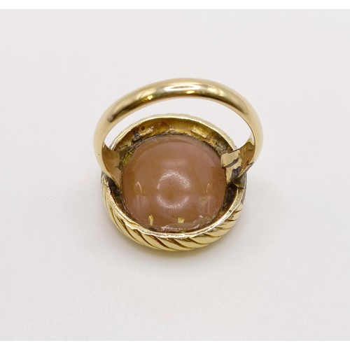 656 - An 18ct gold and carved hardstone intaglio ring, ring size G