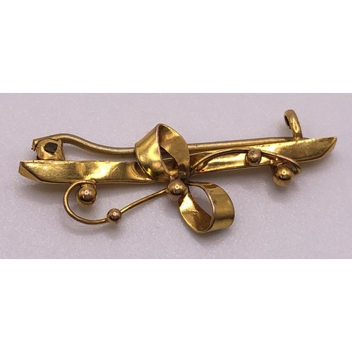 662 - An late 19th/early 20th century, 9ct gold and seed pearl bar brooch, three other bar brooches, and a... 