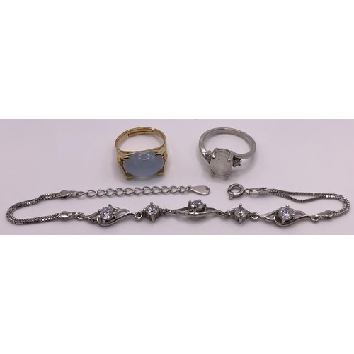 665 - A Sarah Cov dress ring, a silver and opal dress ring, and a bracelet (3)