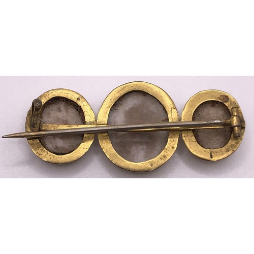 671 - A 9ct gold brooch, in the form of a wishbone, with a stainless steel pin, all in 1.5 g, a cameo broo... 