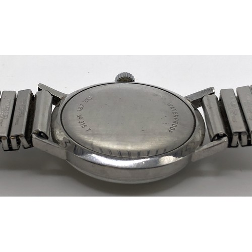 765 - A gentleman's stainless steel Tissot Seastar Seven wristwatch, on an expandable strap, and a gentlem... 