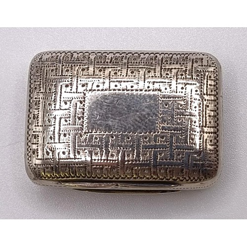 292 - A George III silver vinaigrette, with engraved decoration, 3 cm wide