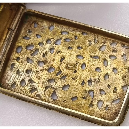 292 - A George III silver vinaigrette, with engraved decoration, 3 cm wide