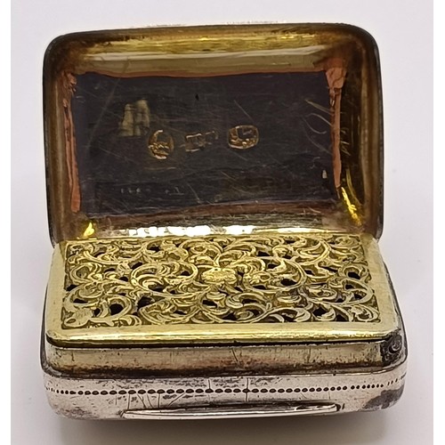 292 - A George III silver vinaigrette, with engraved decoration, 3 cm wide