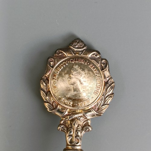 294 - An Elizabeth II Silver Jubilee commemorative spoon, Birmingham 1977, cased