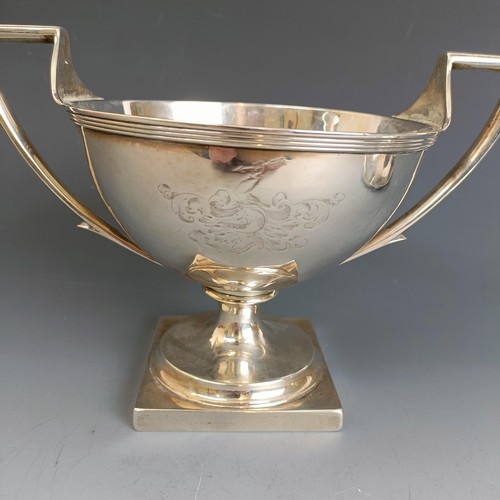 296 - A late 18th century silver tureen and cover, with engraved decoration, London 1796, 20.3 ozt, 17.5 c... 