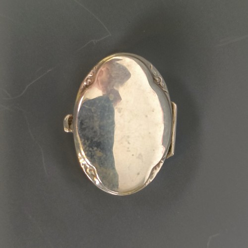 307 - A small oval silver pill box