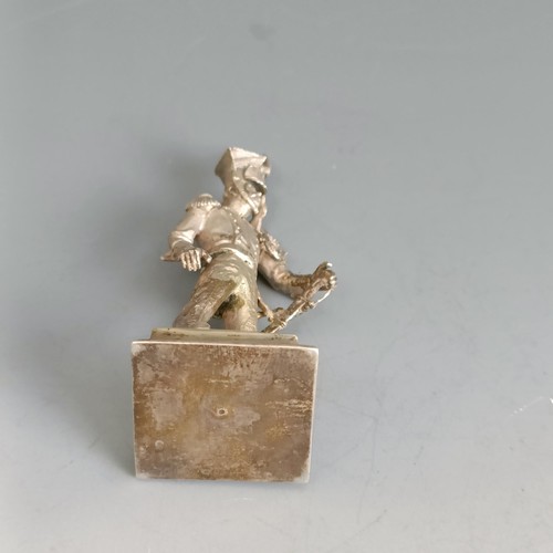 309 - A small silver figure of a Victorian Officer, Sheffield 1901, 1.3 ozt, 7.5 cm high