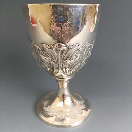 328 - A George III silver goblet, the lower body embossed acanthus leaves, London 1813, 5.7 ozt, 14 cm hig... 