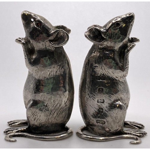 149 - A pair of modern silver pepperettes, in the form of mice, Birmingham 2001, 3.1 ozt (all in), 5.5 cm ... 