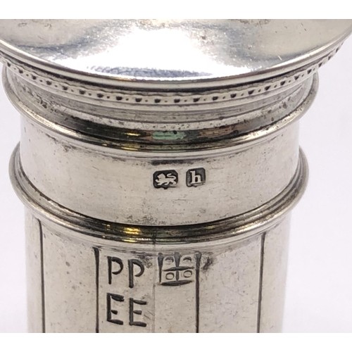 159 - An Edwardian silver pepperette, in the form of a postbox, London 1907, 5.5 cm high