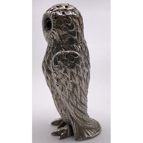 142 - A Victorian silver pepperette, in the form of an owl, George Unite, Birmingham 1882, 1.4 ozt, 7.5 cm... 