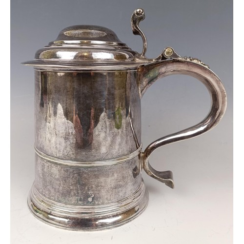 21 - An early 18th century silver lidded tankard, Joseph Clare, London 1714, 21.8 ozt