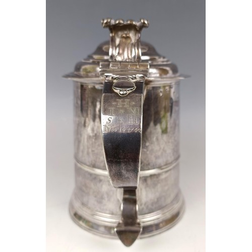 21 - An early 18th century silver lidded tankard, Joseph Clare, London 1714, 21.8 ozt