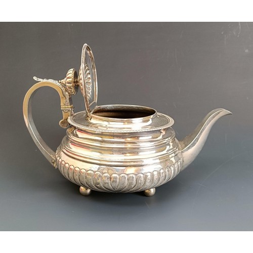 360 - A George IV silver teapot, London 1823, 17.2 ozt Ivory Exemption registration A17G1NSZ