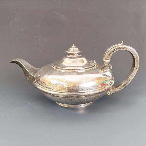 389 - A William IV silver teapot, London 1831, 22.7 ozt  Ivory Exemption Registration ref RNBGTY... 