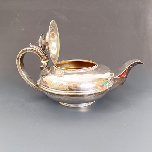 389 - A William IV silver teapot, London 1831, 22.7 ozt  Ivory Exemption Registration ref RNBGTY... 