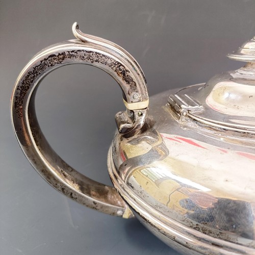 389 - A William IV silver teapot, London 1831, 22.7 ozt  Ivory Exemption Registration ref RNBGTY... 