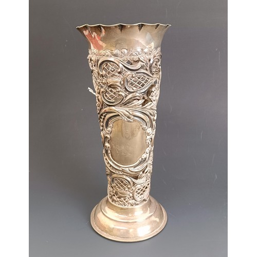 400 - A George V silver cream jug, 2.1 ozt, and a pierced silver vase, almost split into two pieces, base ... 