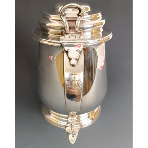 412 - An 18th century style silver plated tankard, The Benjamin Franklin Tankard, with engraved decoration... 