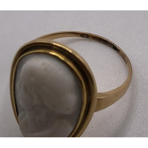 744 - A carved cameo ring, decorated a portrait, ring size G