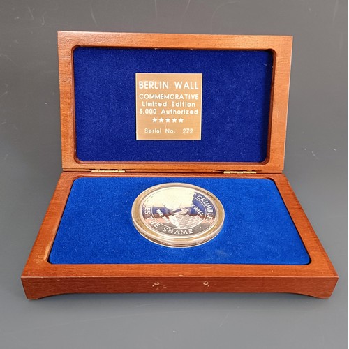 801 - A silver medallion, commemorating the fall of the Berlin Wall, No 272, cased