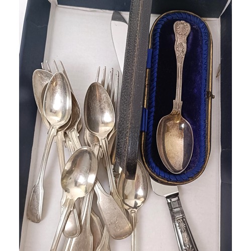 421 - Assorted silver fiddle and thread pattern cutlery, various dates and marks, 15.2 ozt