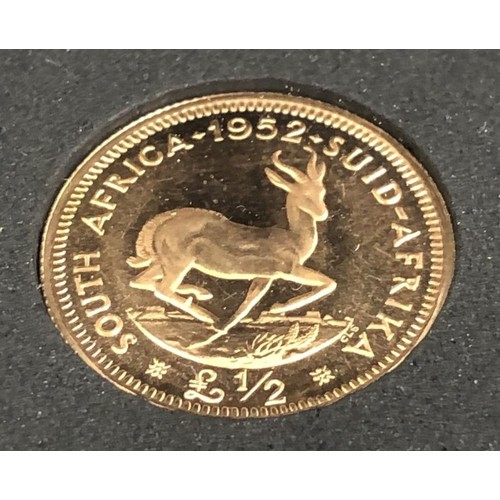 807 - A South Africa gold £1 coin, and a gold £1/2 coin, 1952, boxed