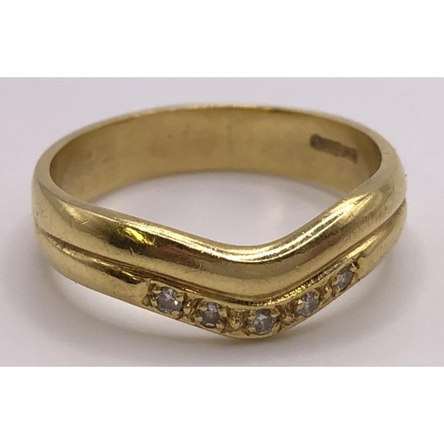 553 - An 18ct gold and diamond chip ring, ring size T, 6.4 g all in