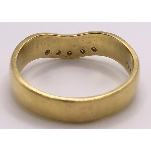 553 - An 18ct gold and diamond chip ring, ring size T, 6.4 g all in