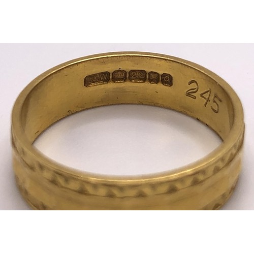 564 - A 22ct gold wedding band, ring size P, 4.9 g