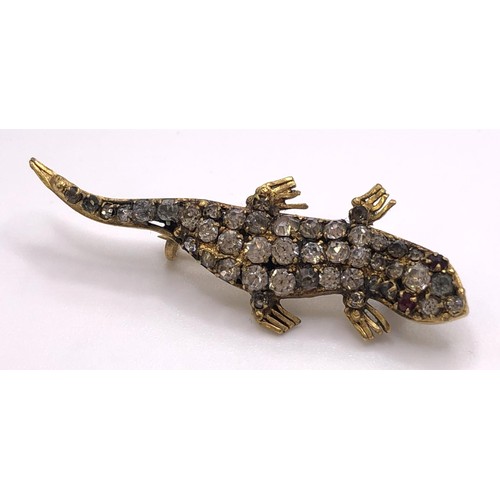 690 - An early 20th century paste set lizard brooch, in a vintage jewellery box