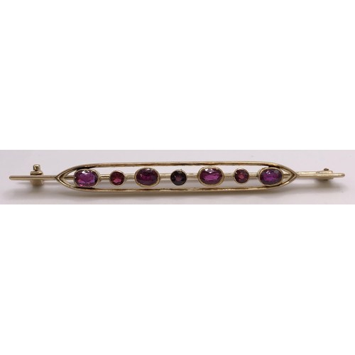 699 - A 15ct gold and ruby bar brooch, in a vintage jewellery box