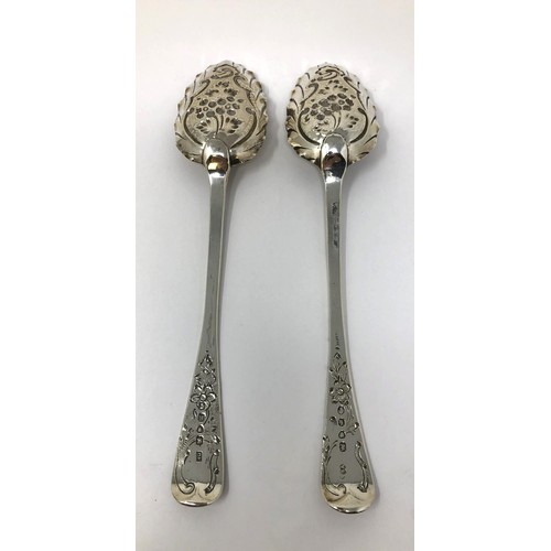 100 - A matched pair of Victorian tablespoons, with embossed and engraved decoration, 4.4 ozt