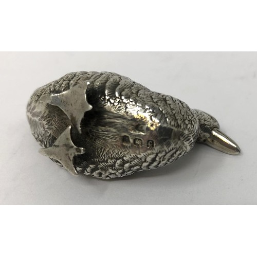 111 - A silver pepperette, in the form of a duck, London 1898, 0.6 ozt, 3.5 cm high